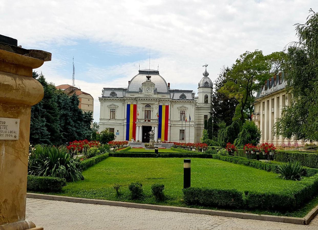 Old Town Apartament Appartement Targoviste Buitenkant foto