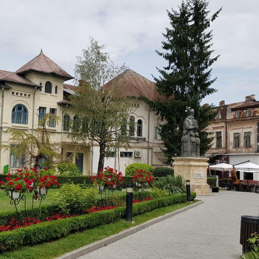 Old Town Apartament Appartement Targoviste Buitenkant foto